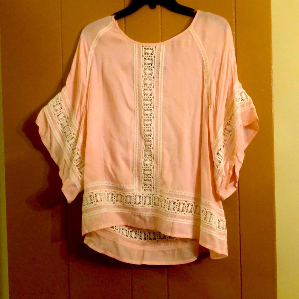 Pink, lace, airy and cute top!